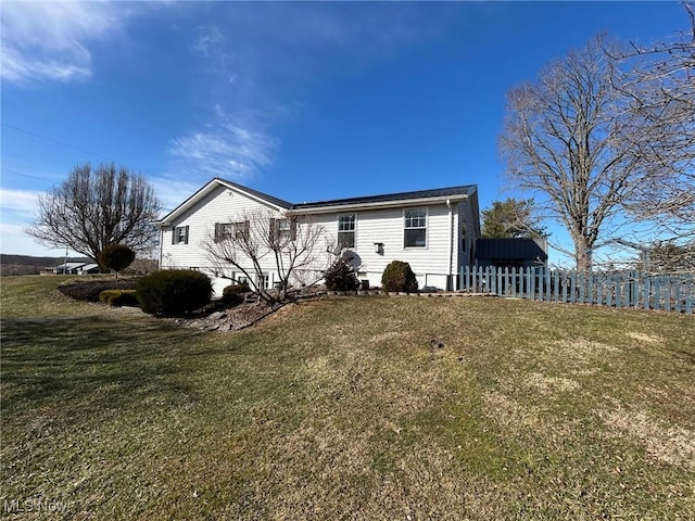 exterior space featuring a lawn