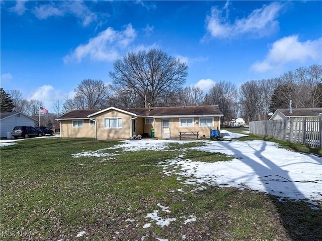 view of front facade with fence and a front lawn