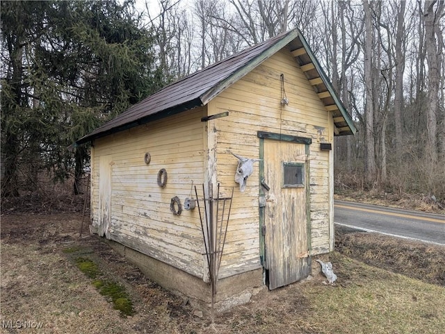 view of outbuilding featuring an outbuilding