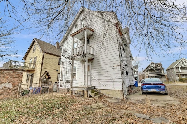 view of front of home featuring a balcony