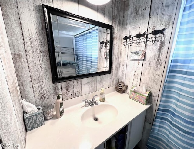 full bathroom featuring vanity and a shower with shower curtain