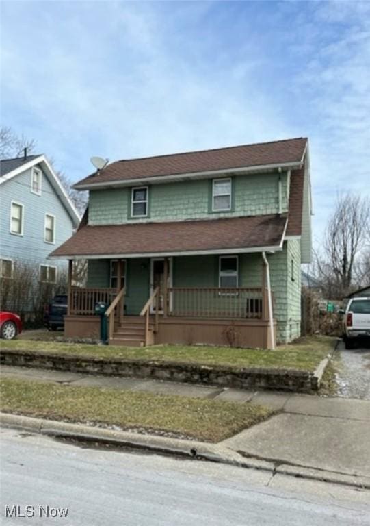 view of front facade with driveway and a porch