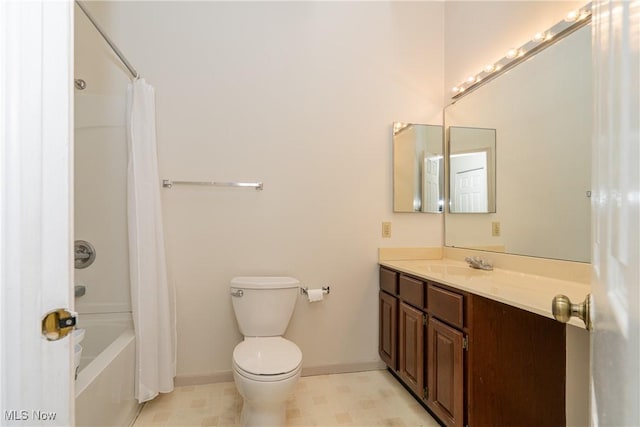 bathroom featuring toilet, baseboards, vanity, and shower / tub combo with curtain