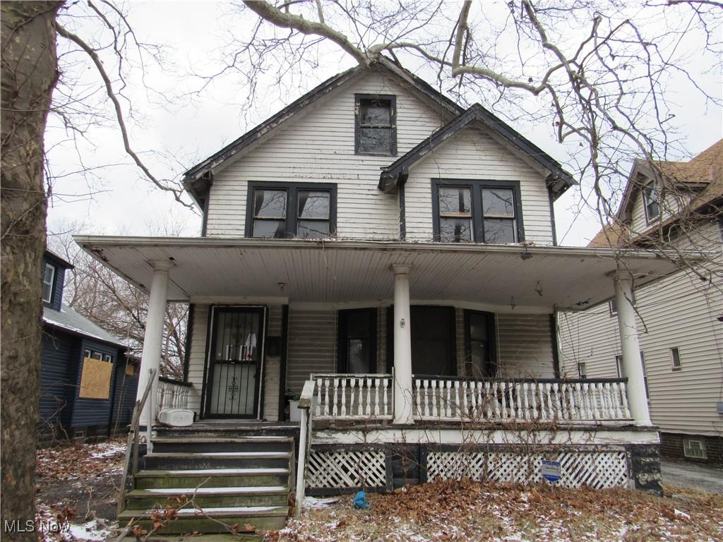 view of front facade with a porch