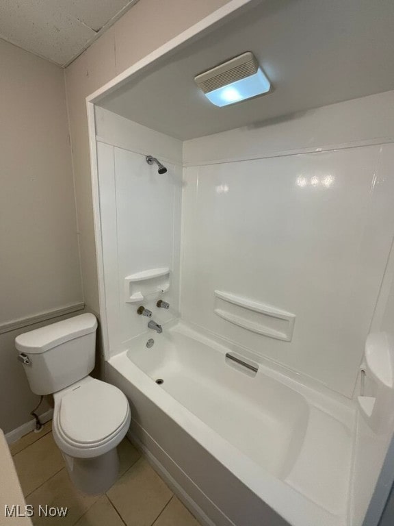 3096 Meadowbrook Blvd, Cleveland Heights, OH 44118 - bathroom with washtub / shower combination, toilet, and tile patterned floors
