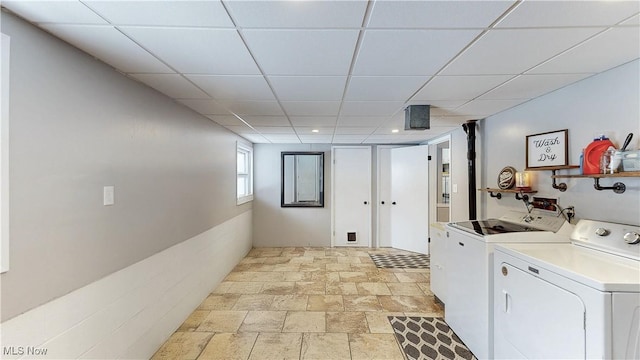 washroom with laundry area, stone finish floor, and independent washer and dryer