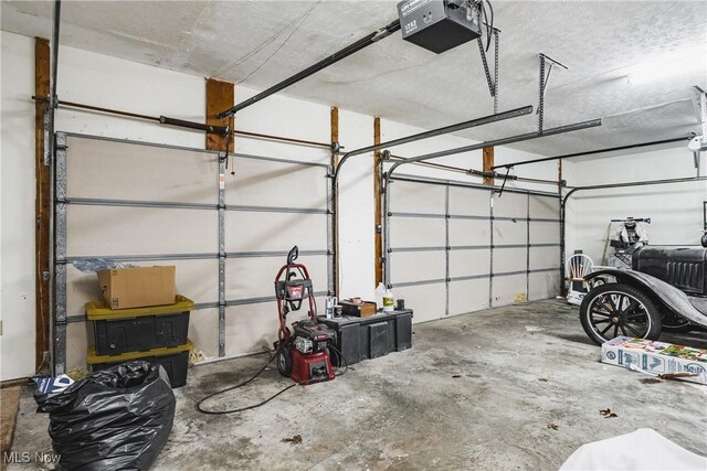 1003 Duncan Ln, Parkersburg, WV 26104 - garage with a garage door opener