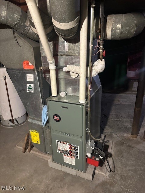 13705 Graham Ave, Cleveland, OH 44112 - utility room with water heater