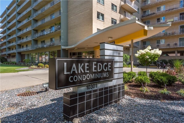 view of community / neighborhood sign