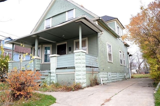 view of front of house featuring a porch