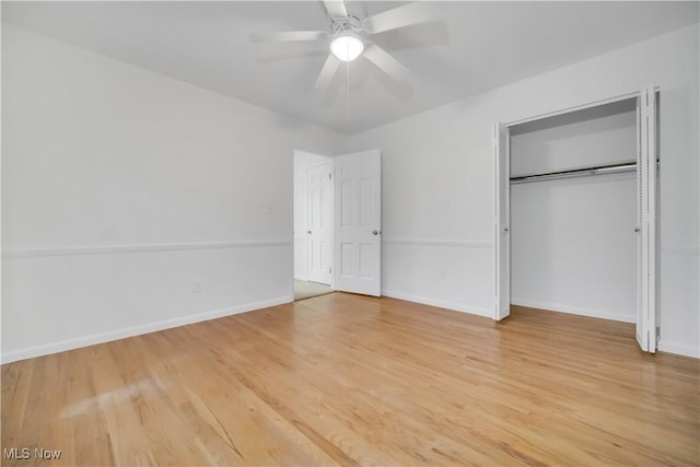 unfurnished bedroom featuring light wood-style floors, a closet, ceiling fan, and baseboards