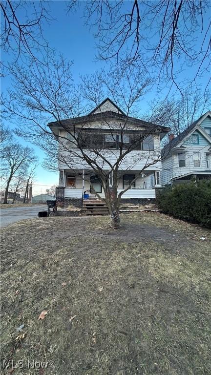 view of front facade with covered porch