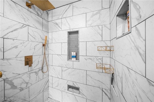 full bathroom featuring tiled shower