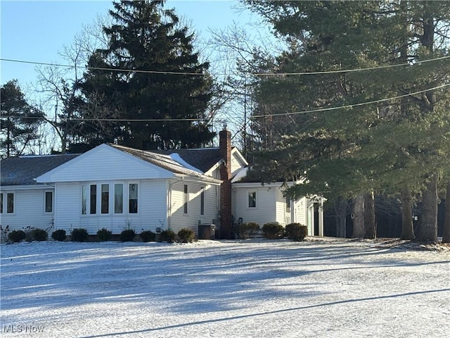 view of front of home with gravel driveway and cooling unit