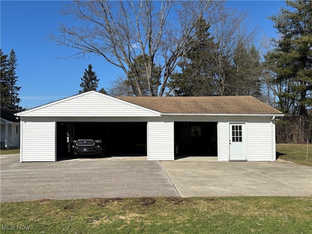 view of detached garage