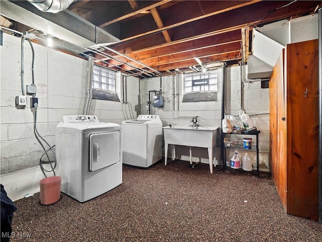 washroom featuring laundry area, a sink, and washing machine and clothes dryer