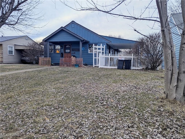 view of front of house featuring fence