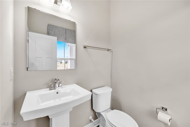 bathroom featuring a sink and toilet