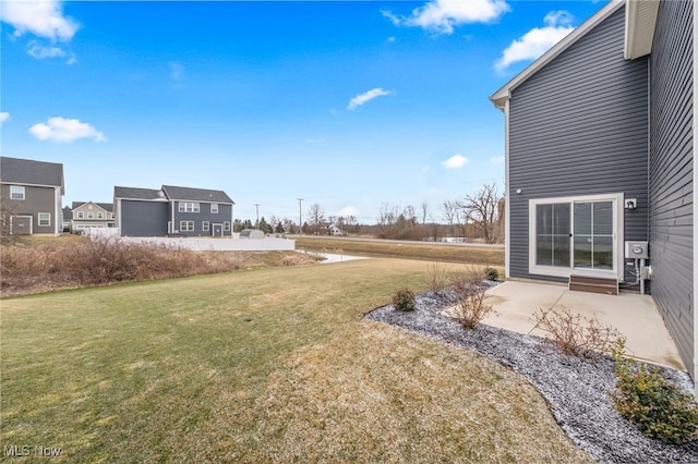 view of yard featuring a patio