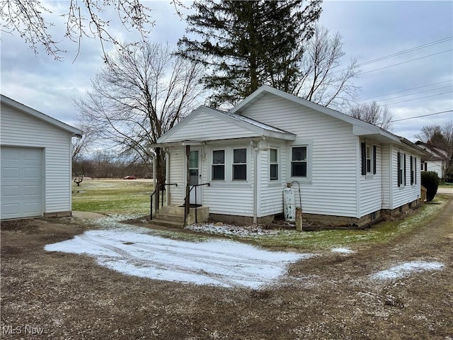 view of front of house featuring a garage and driveway