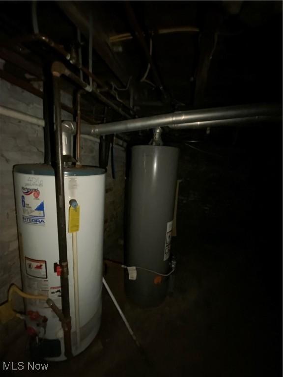 406 Vine St, East Liverpool, OH 43920 - utilities featuring gas water heater