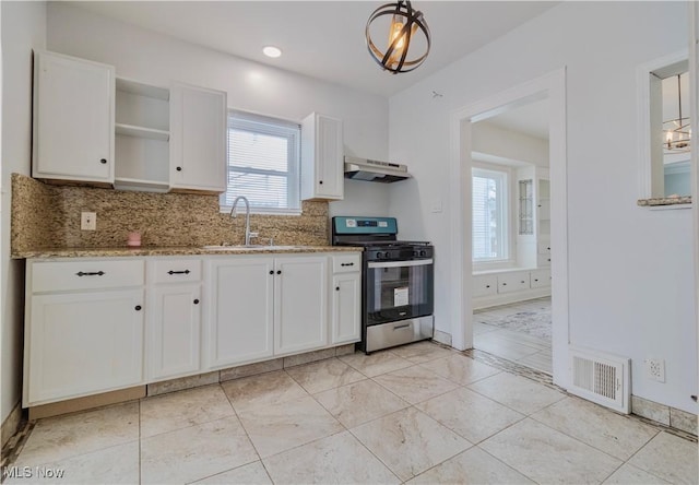 kitchen with visible vents, stainless steel gas range, under cabinet range hood, open shelves, and a sink