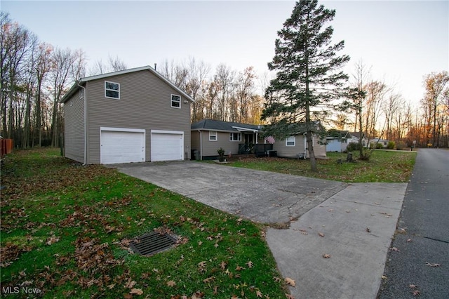 view of front facade featuring driveway and an attached garage