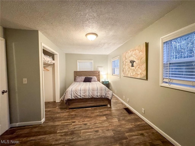 5192 University Dr, Geneva, OH 44041 - bedroom with visible vents, a textured ceiling, baseboards, and wood finished floors