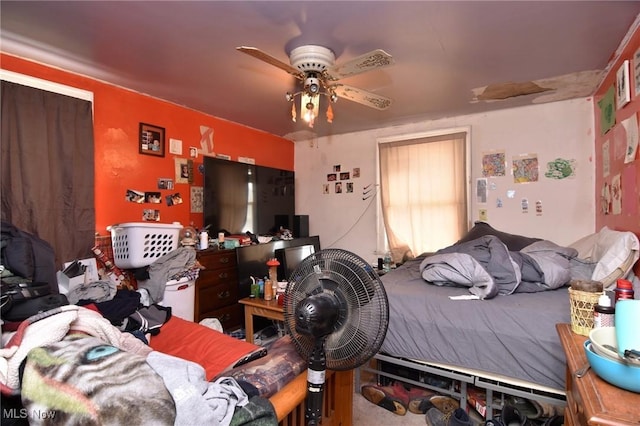 bedroom with a ceiling fan