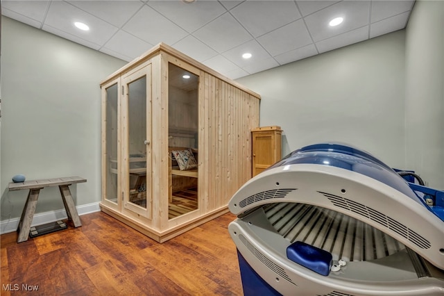 misc room featuring recessed lighting, wood finished floors, baseboards, and a drop ceiling