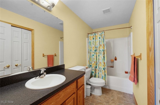 full bath featuring toilet, shower / bathtub combination with curtain, visible vents, and vanity