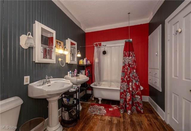 full bath with baseboards, toilet, ornamental molding, shower / tub combo with curtain, and wood finished floors