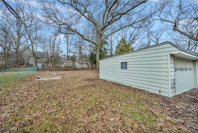 view of yard featuring an outbuilding and fence