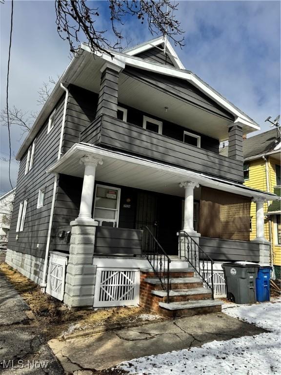 view of front facade featuring covered porch and a balcony