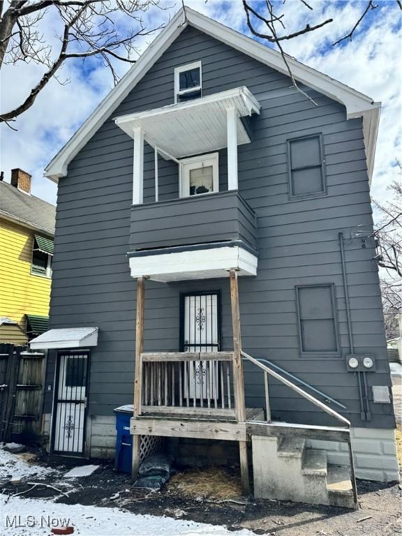 view of front facade with covered porch and a balcony