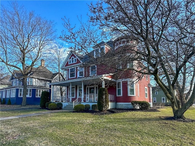 view of front facade featuring covered porch and a front lawn