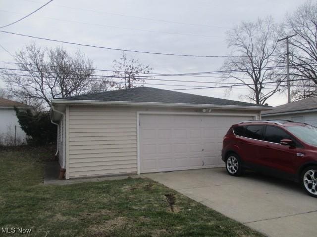 view of detached garage