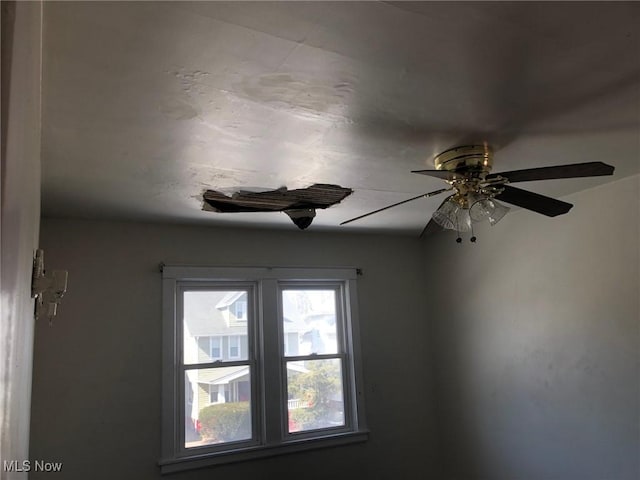 room details featuring a ceiling fan