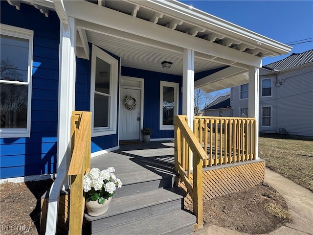 property entrance featuring a porch