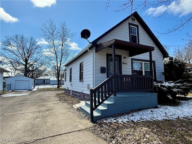 view of front of home featuring an outbuilding, driveway, and a detached garage