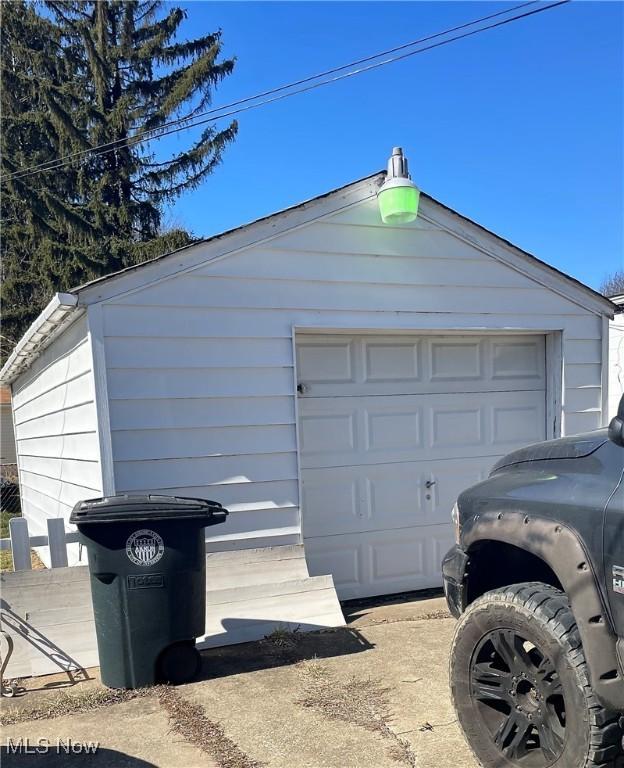 view of detached garage