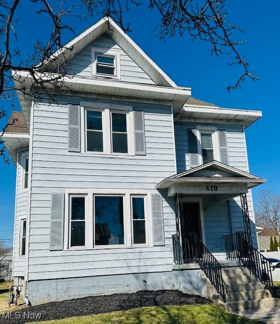 view of front of property