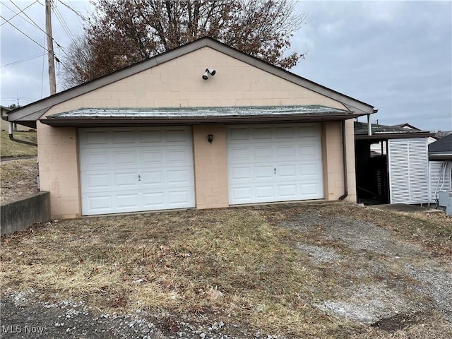 view of detached garage