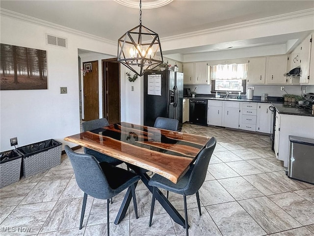 dining room featuring visible vents, crown molding, and a notable chandelier