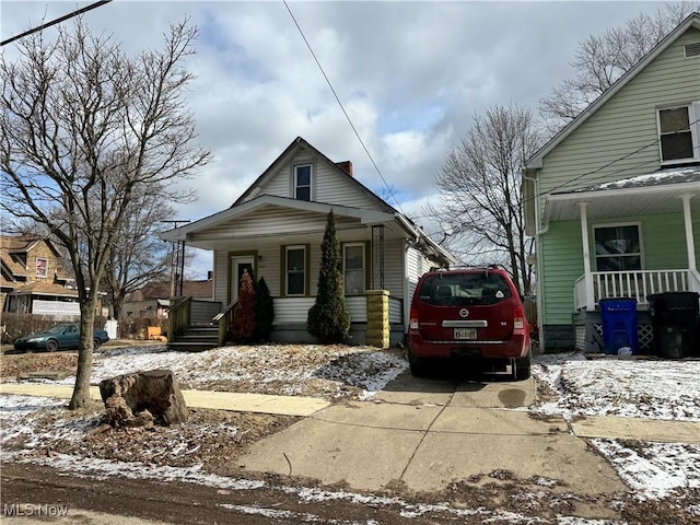 view of front of property featuring covered porch