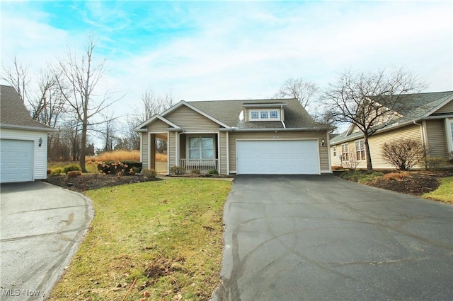 view of front of house featuring a shingled roof, driveway, and a front lawn