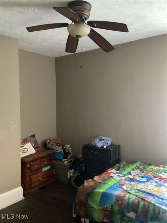 bedroom featuring a textured ceiling and a ceiling fan