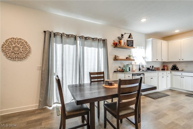 dining area featuring recessed lighting, baseboards, and light wood finished floors