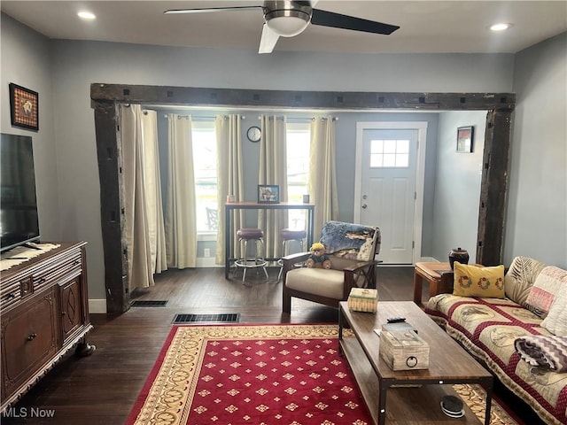 living area featuring baseboards, visible vents, dark wood finished floors, recessed lighting, and ceiling fan