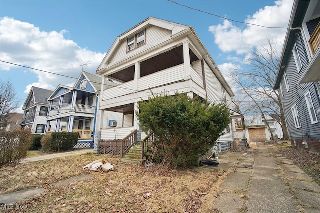 view of front of home featuring a balcony